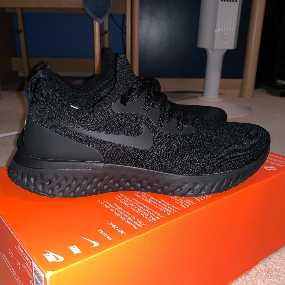 Nike epic react flyknit triple black